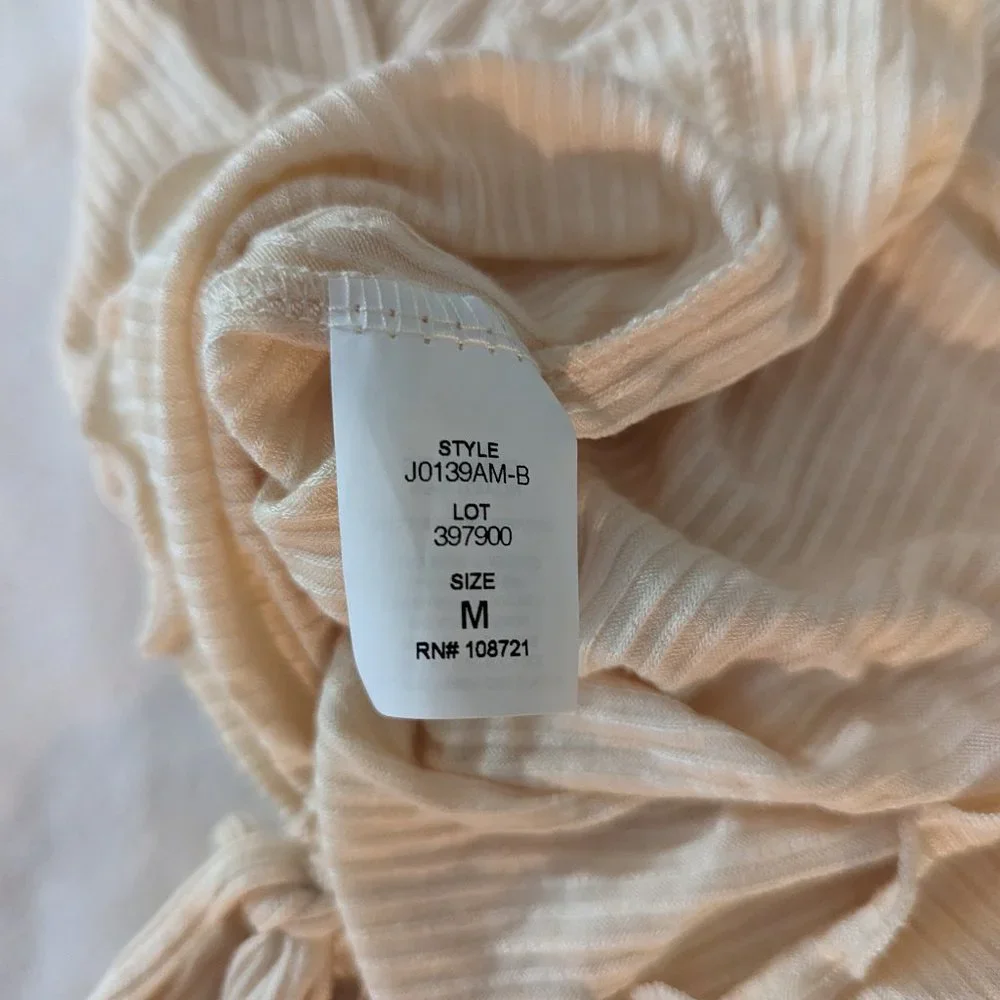 Women's Antistar cropped stretch cinched ruffle cap-sleeve top, cream, size M - Picture 5 of 6